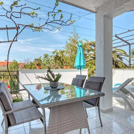 Birimac 아파트 풀라