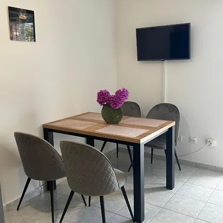 Birimac 아파트 풀라